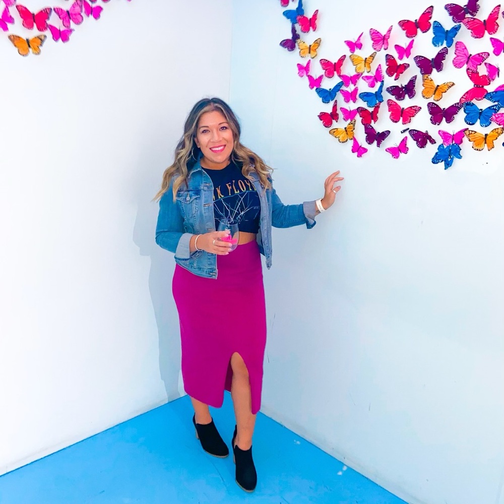 Meet Your Posher, Emily - Picture 2 of 8